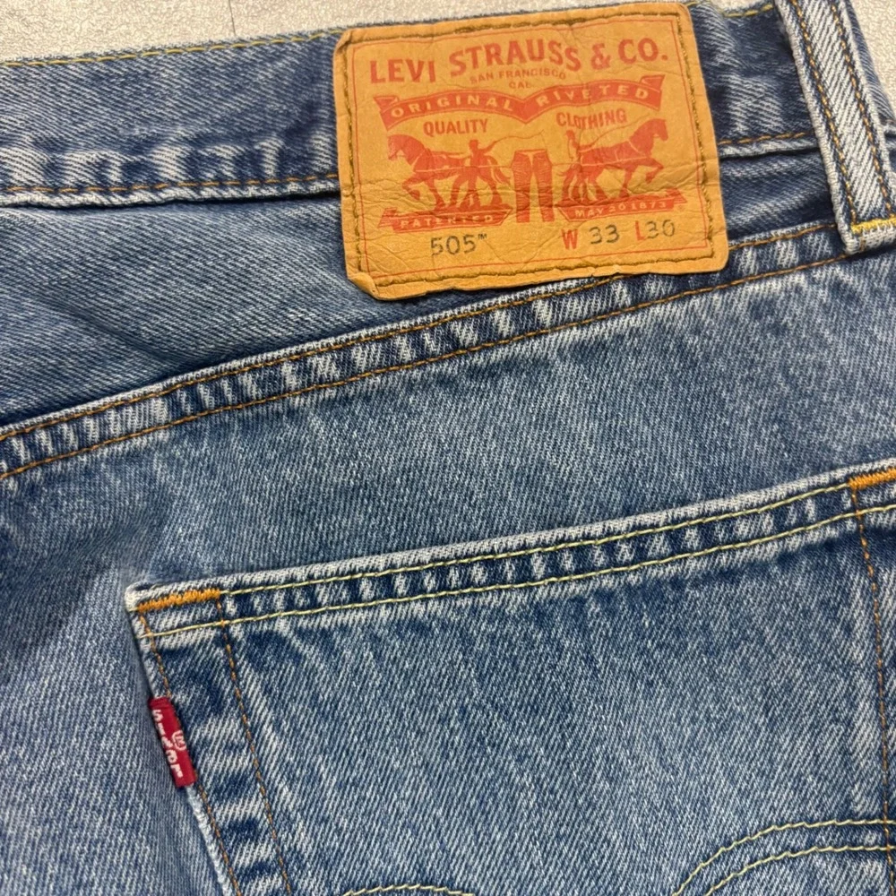 Levis 505 Regular Fit Straight Leg Jeans Blue Denim Mens 33x30 Vintage Wash